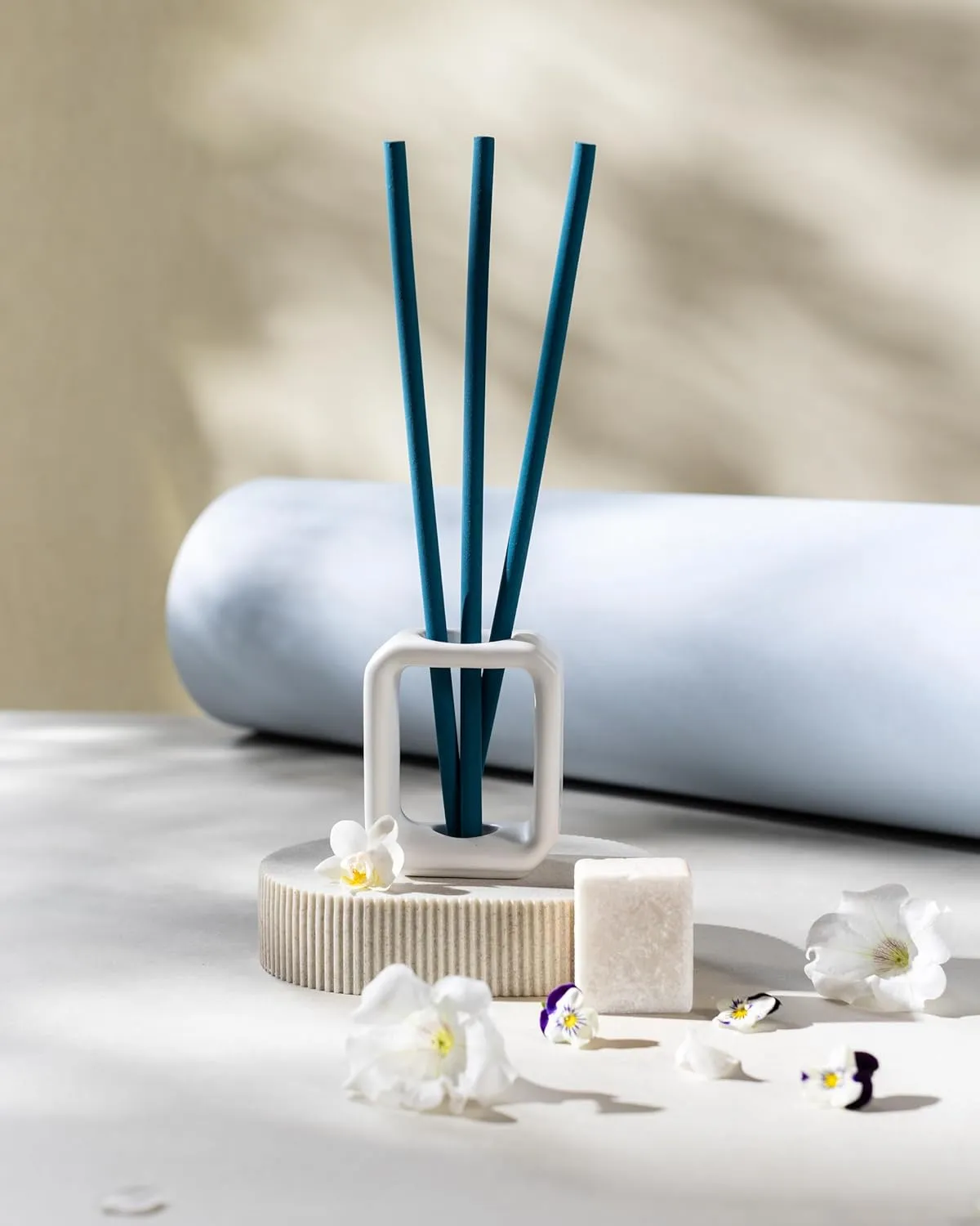 Essentials Scented Stick Cotton Fields Set with White Vase, Room Freshener, Room Fragrance with Gentle, Powdery Fragrance & Elegant Ceramic Vase, Long-Lasting Fragrance Without Liquid, Wood