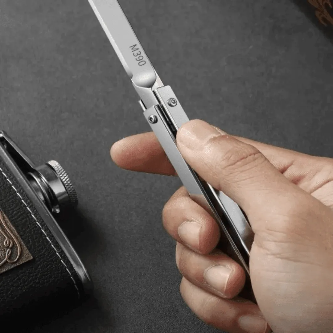 Foldable Tactical Knife - Multifunctional Outdoor Tool