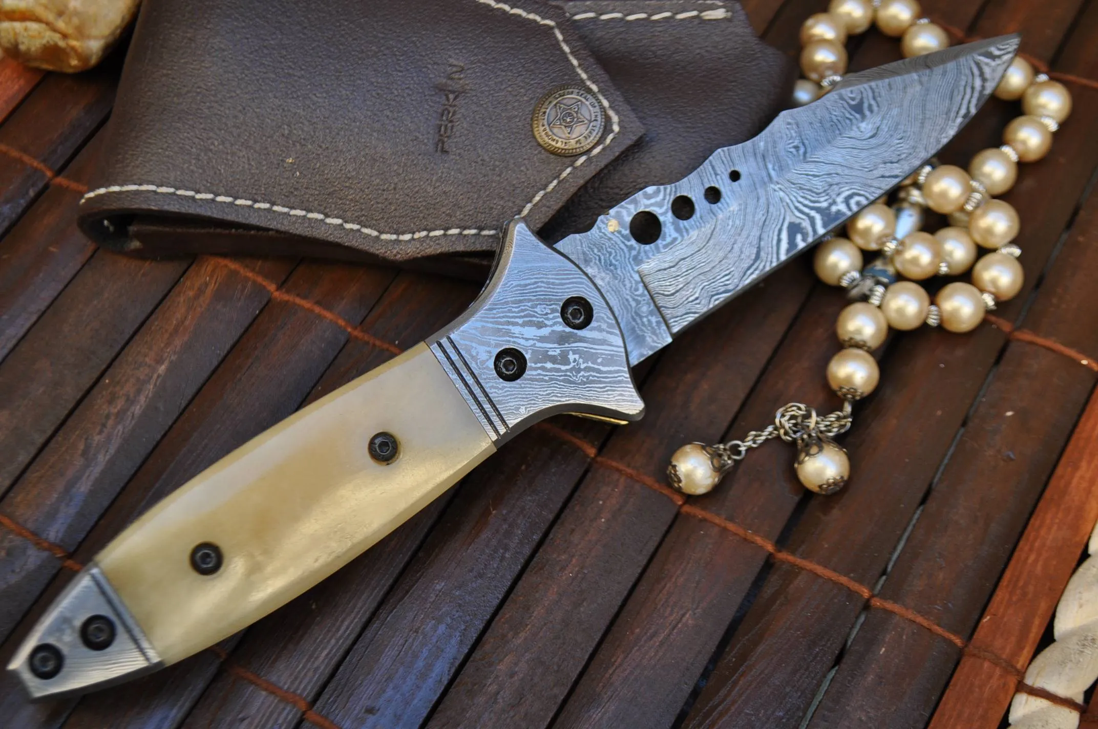 Hunting knife folding damascus steel folding knife with lock
