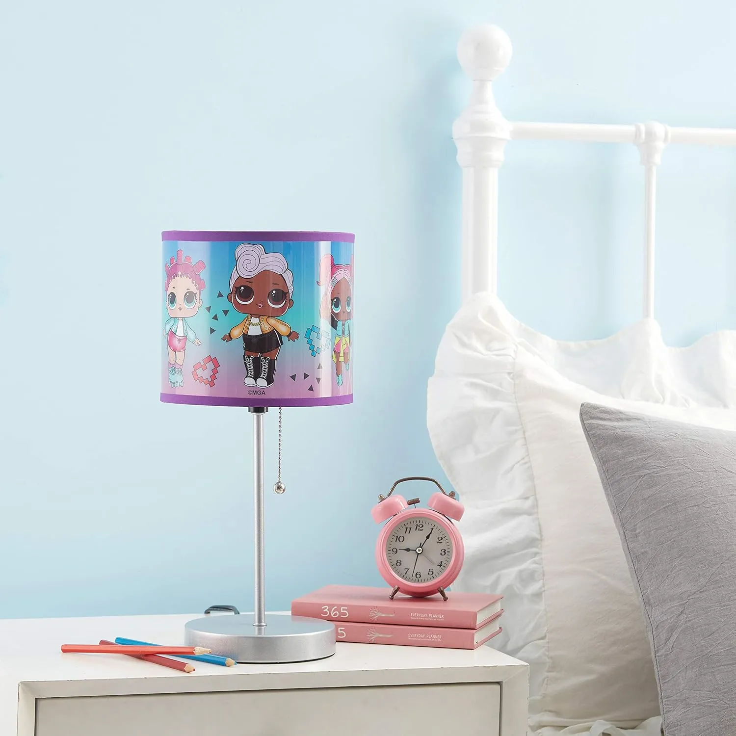 Idea Nuova LOL Surprise Stick Table Kids Lamp with Pull Chain, Themed Printed Decorative Shade