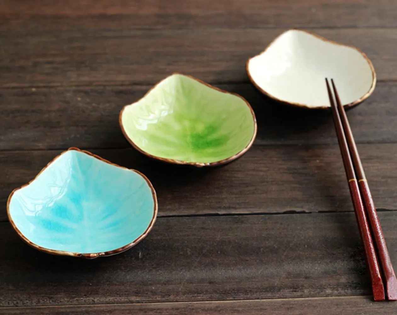 WAIT FLY Lovely Grape Leaves Shaped Ceramics Seasoning Dishes/ Tea Bag Holders/ Ketchup Saucer/ Appetizer Plates/ Vinegar Spice Salad Soy Sushi Wasabi Seasoning Dipping Bowls, Set of 3